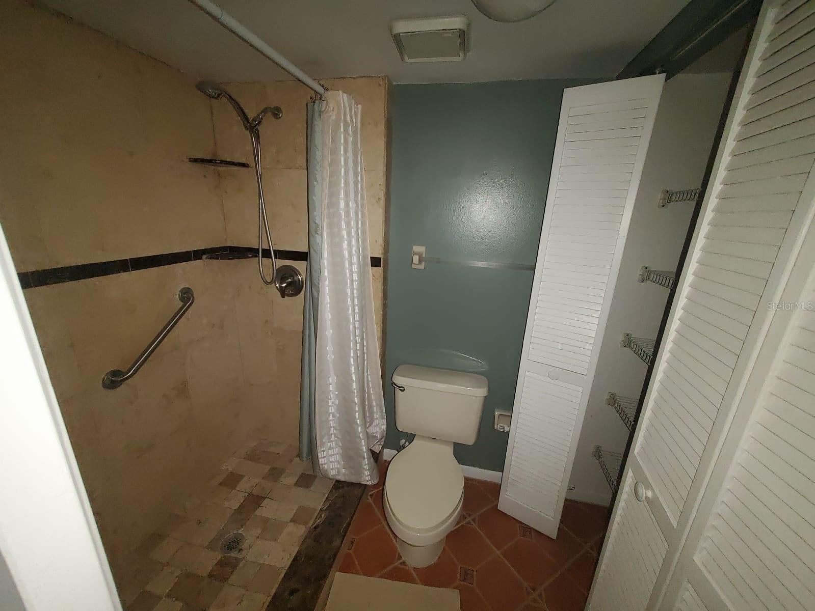 Image 9 of 12 For 5333 Vineland Road 101