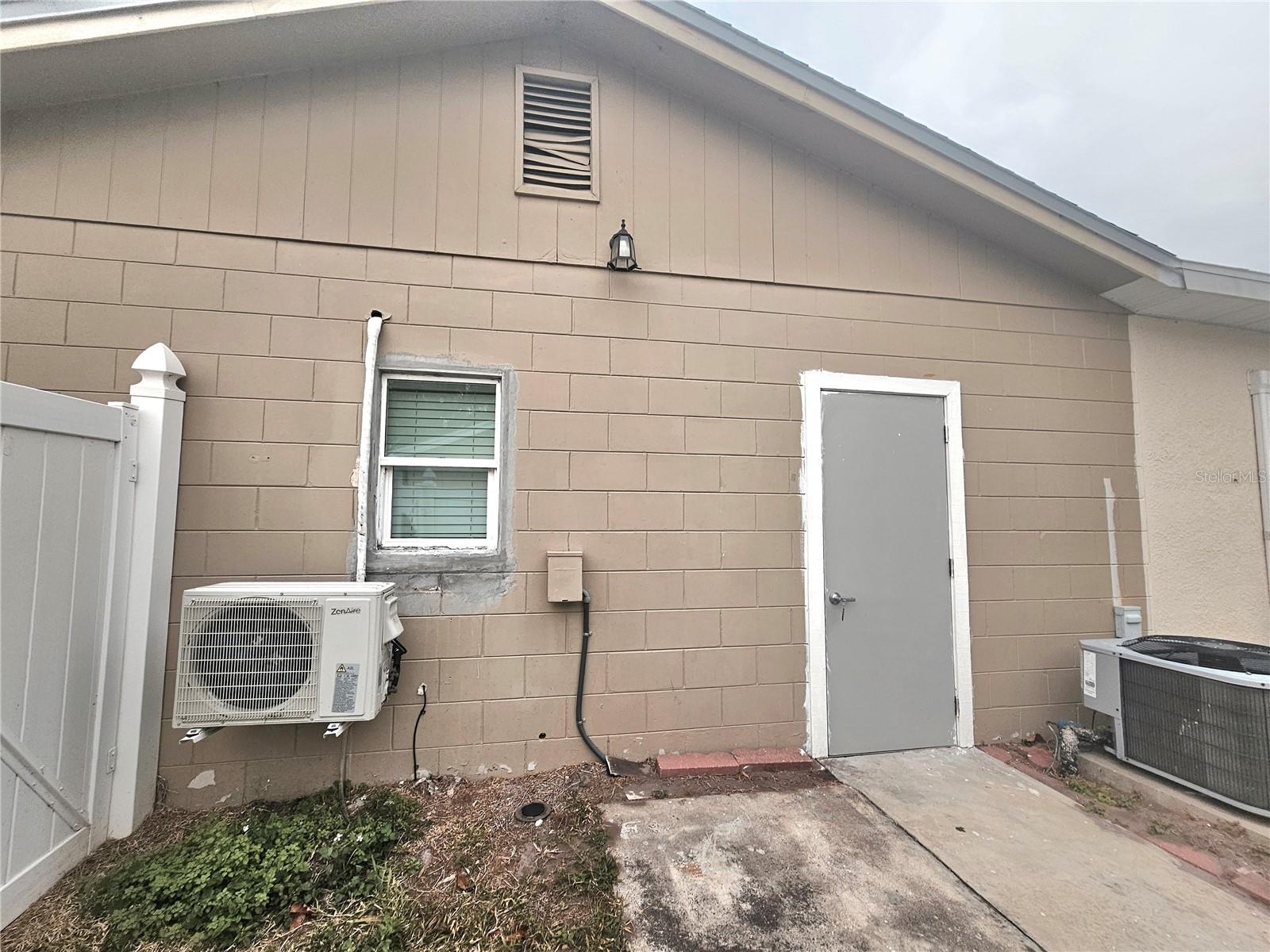 Image 2 of 8 For 896 Florida Parkway