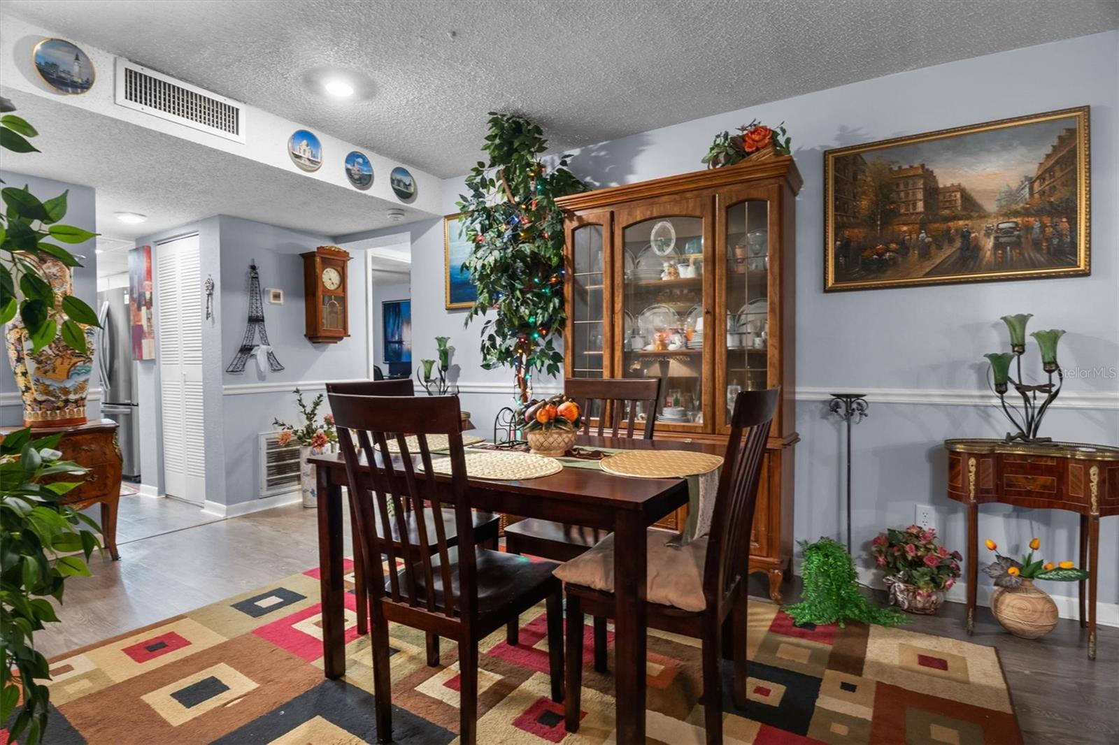 Image 13 of 33 For 400 El Camino Drive 210