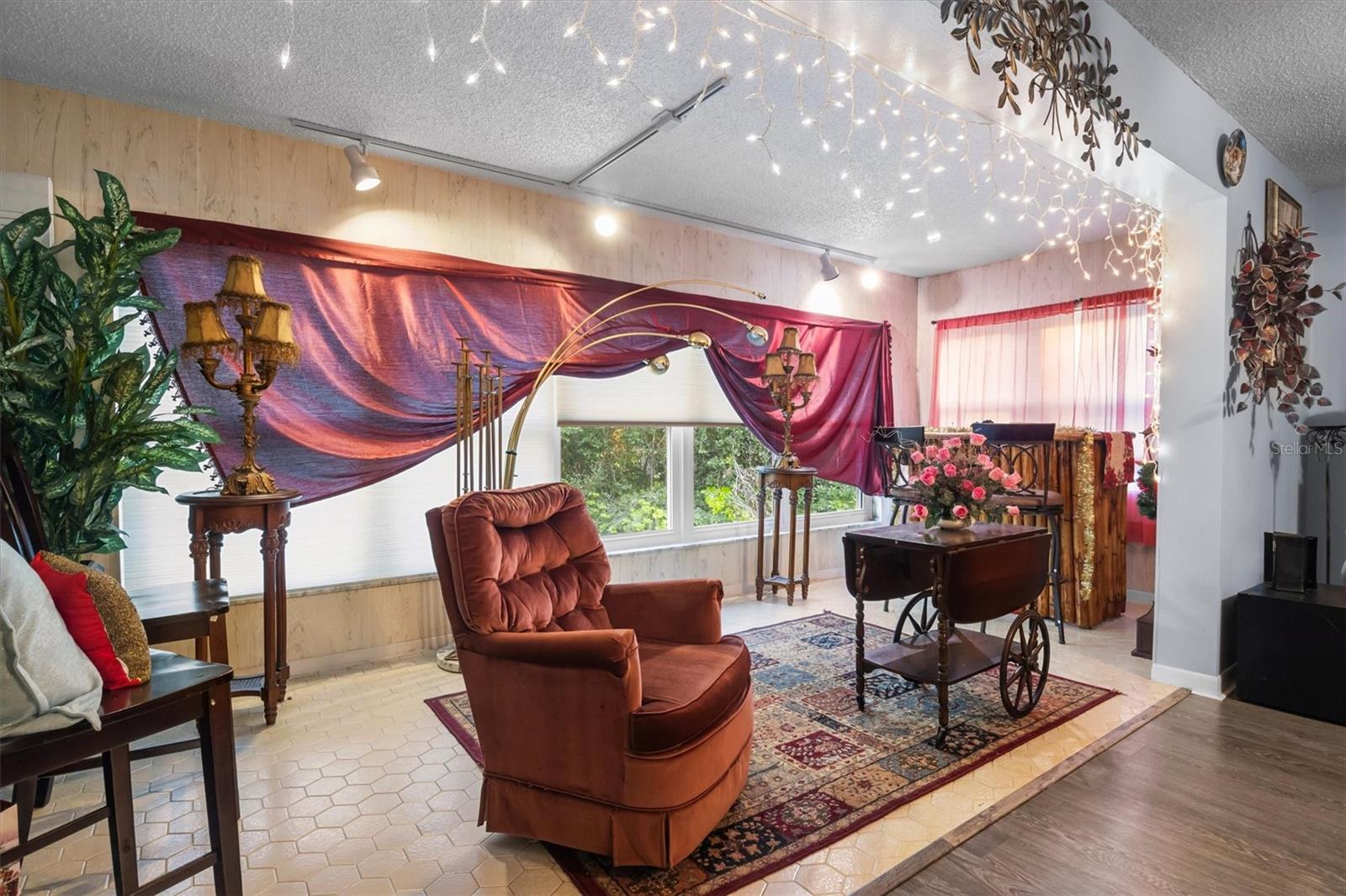 Image 14 of 33 For 400 El Camino Drive 210