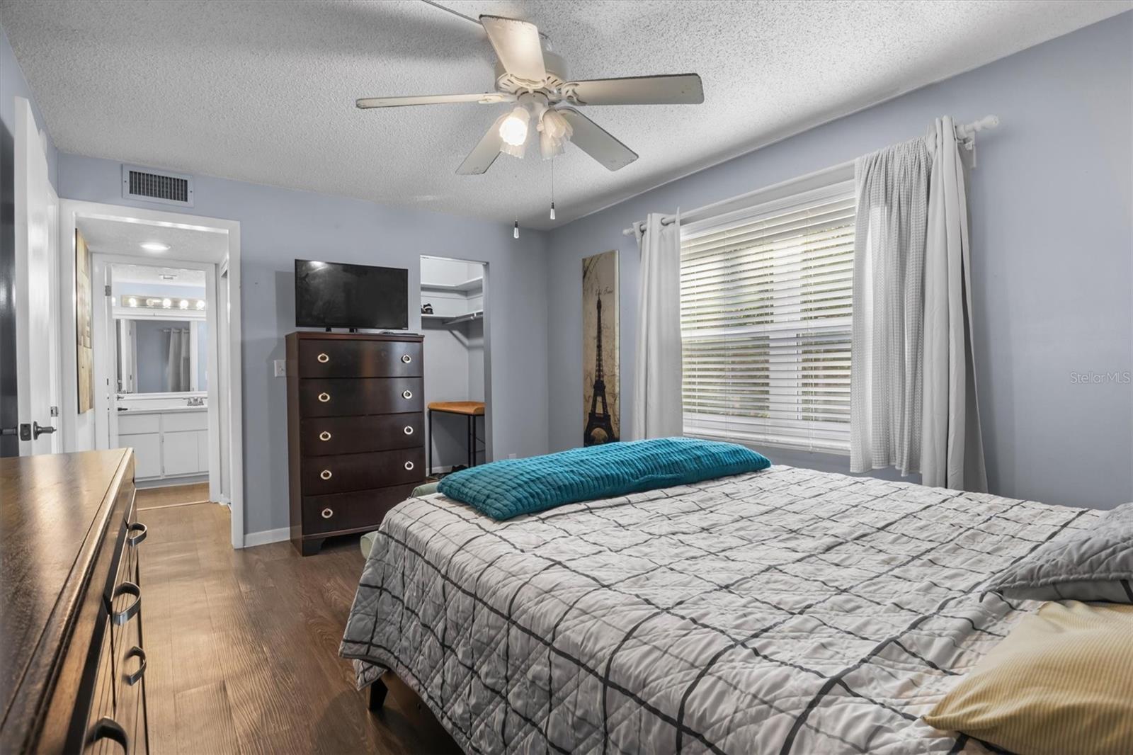 Image 17 of 33 For 400 El Camino Drive 210