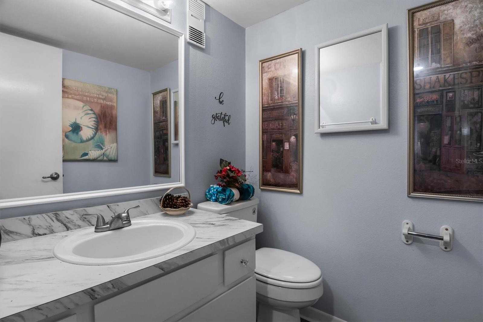 Image 21 of 33 For 400 El Camino Drive 210