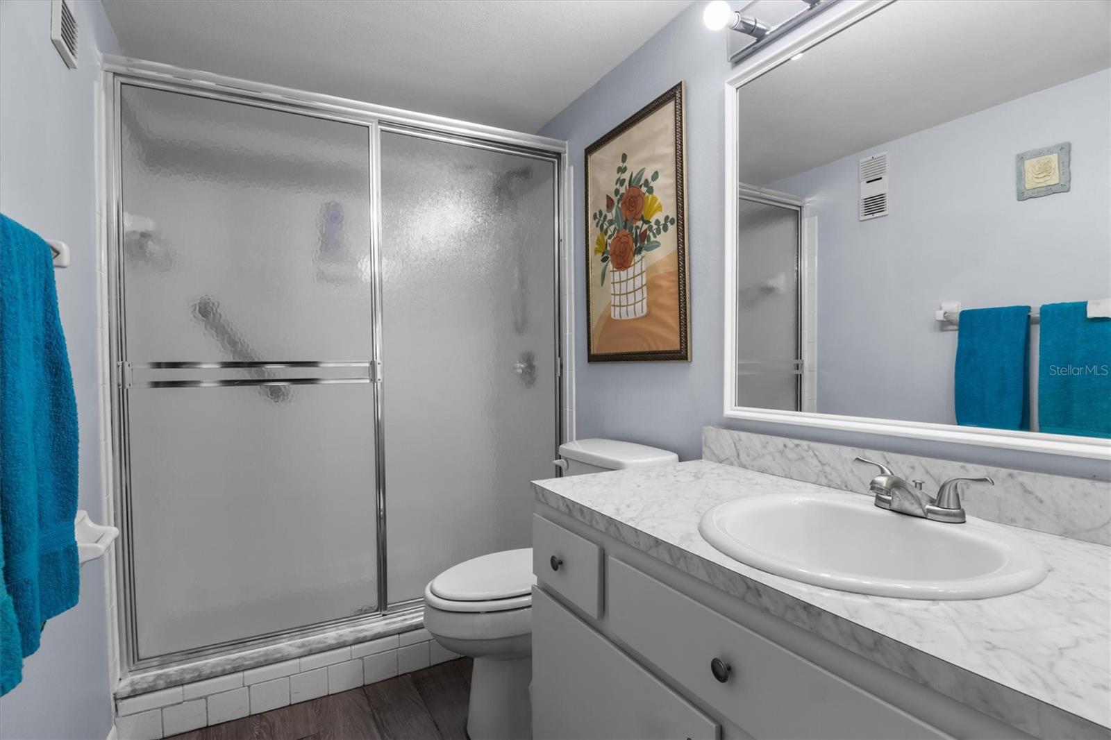 Image 23 of 33 For 400 El Camino Drive 210