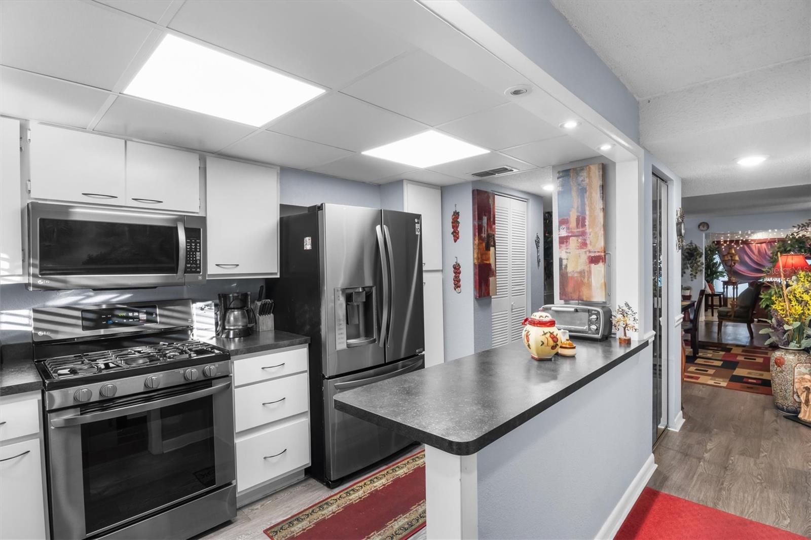 Image 4 of 33 For 400 El Camino Drive 210