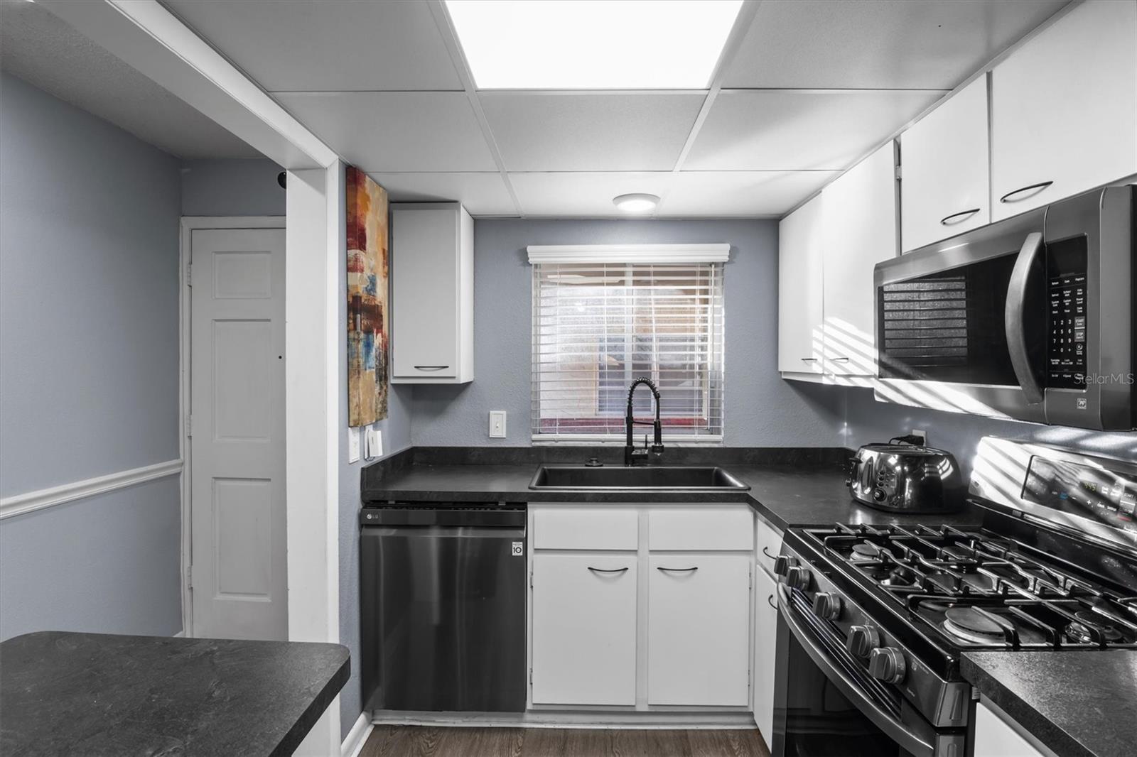 Image 5 of 33 For 400 El Camino Drive 210