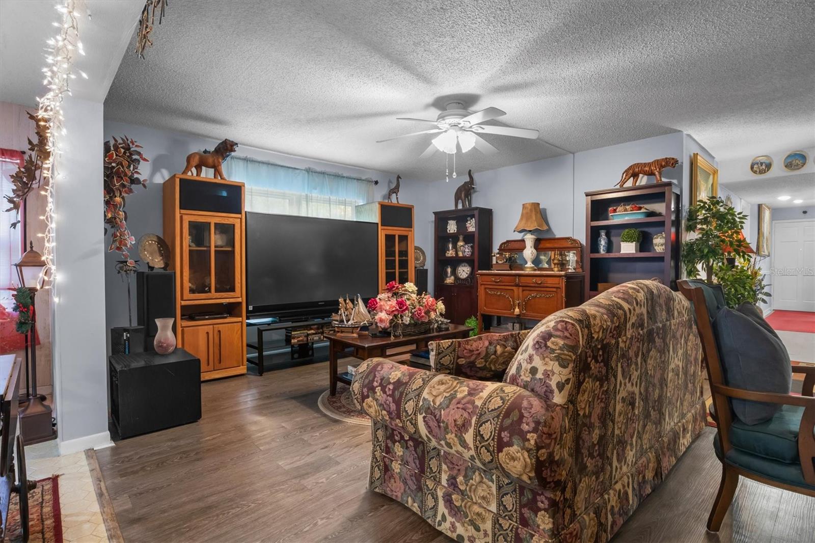 Image 8 of 33 For 400 El Camino Drive 210