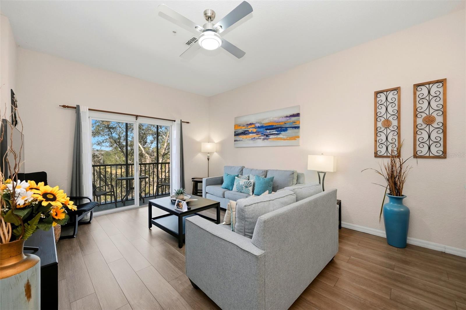 Image 17 of 34 For 1014 Gran Bahama Boulevard 31-1014