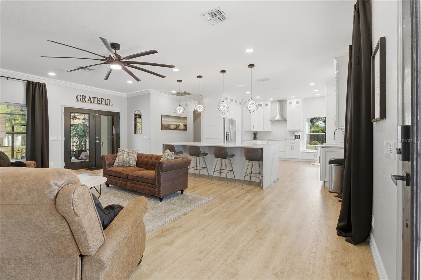 Image 13 of 52 For 4575 Lake Shore Drive