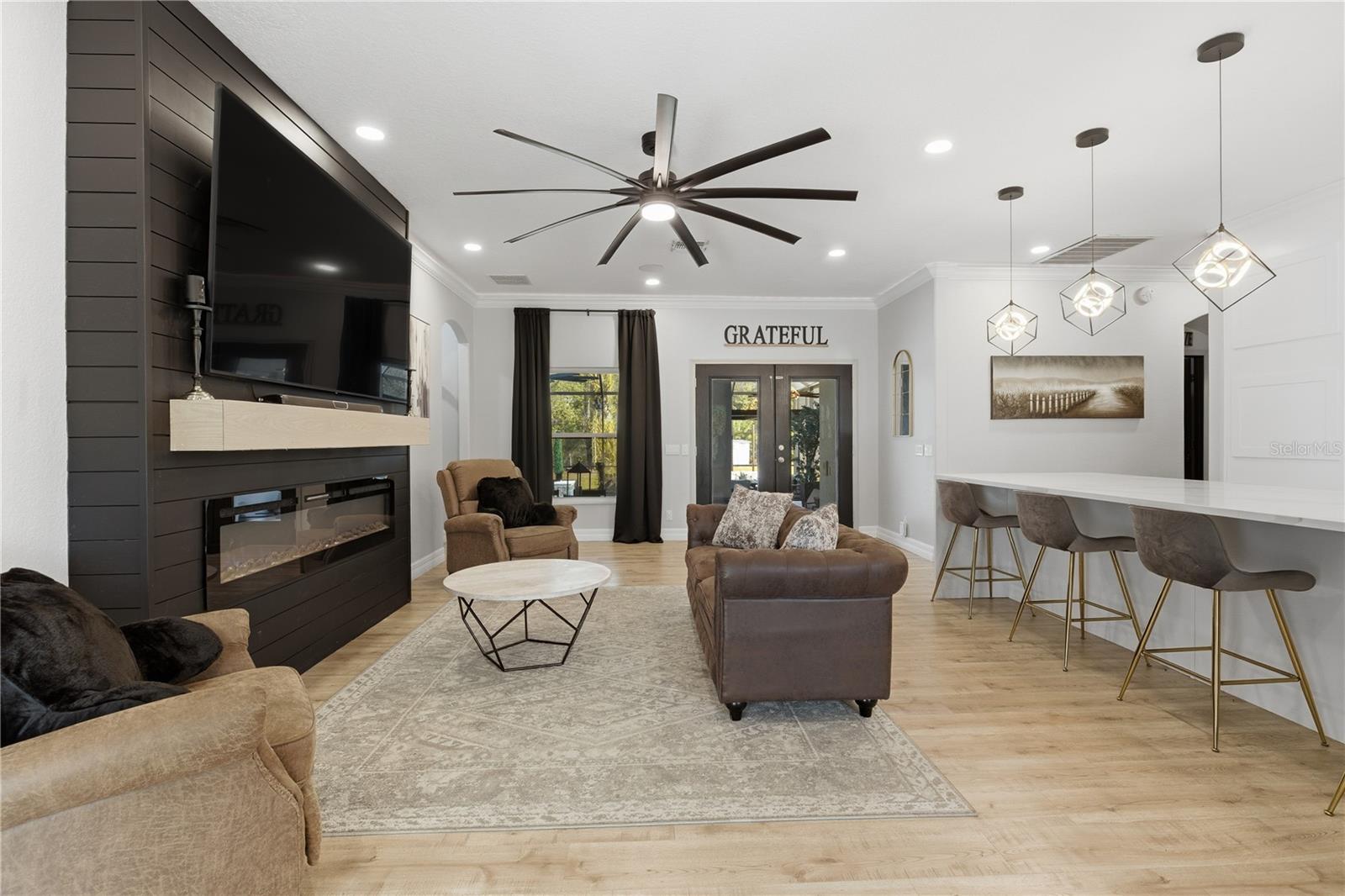 Image 15 of 52 For 4575 Lake Shore Drive