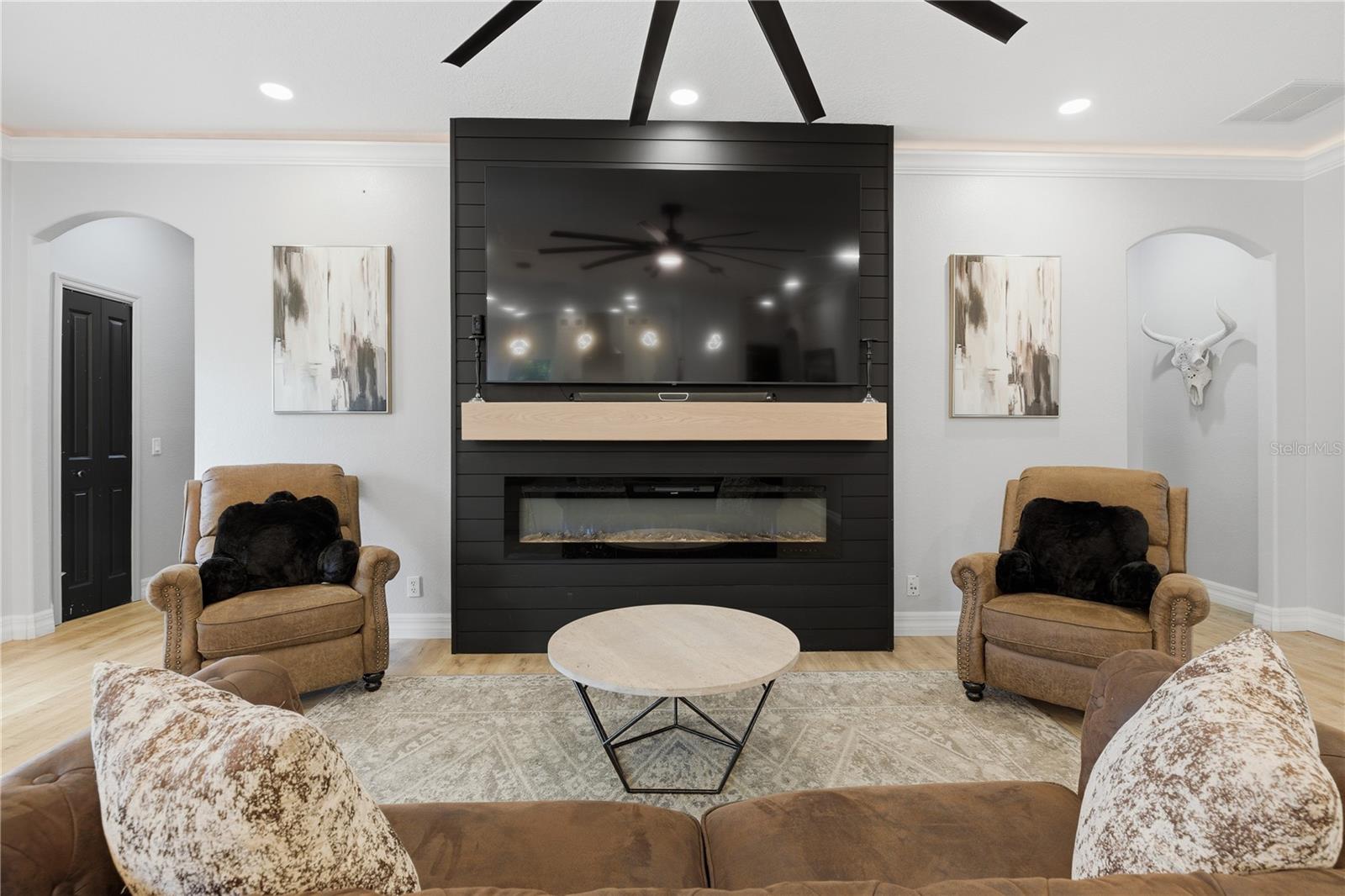 Image 16 of 52 For 4575 Lake Shore Drive