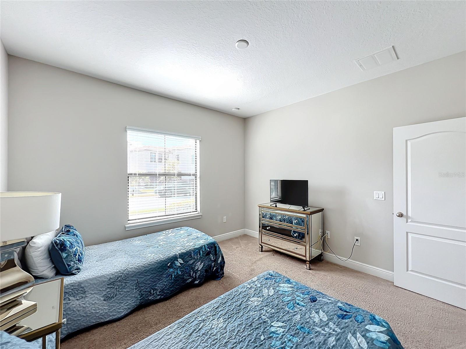 Image 11 of 33 For 185 Brookes Place