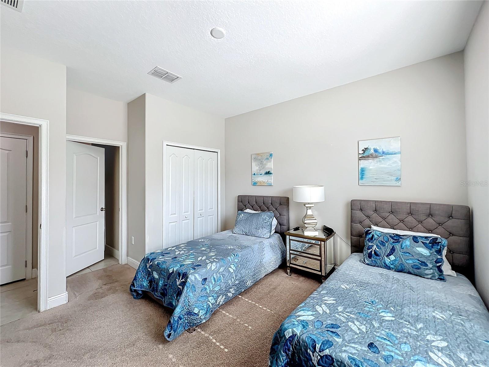 Image 13 of 33 For 185 Brookes Place