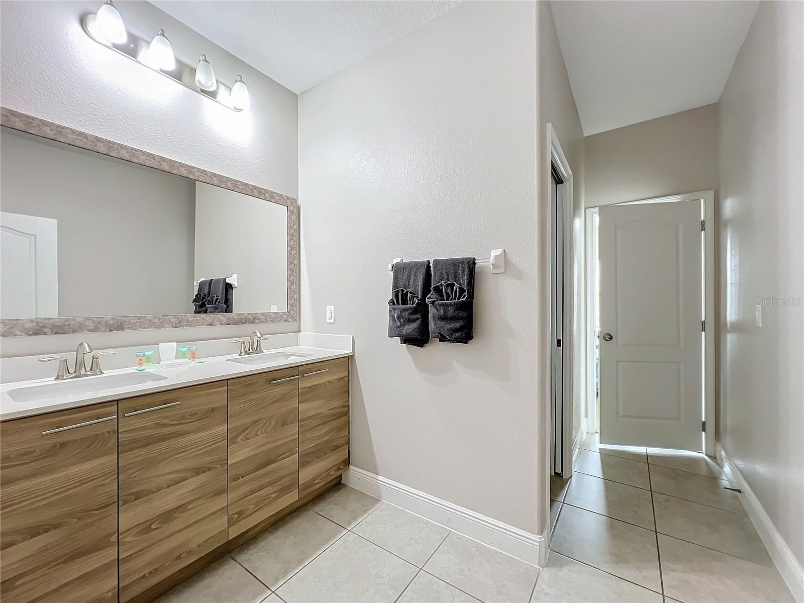 Image 17 of 33 For 185 Brookes Place