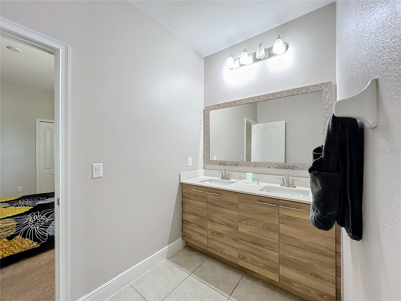 Image 18 of 33 For 185 Brookes Place