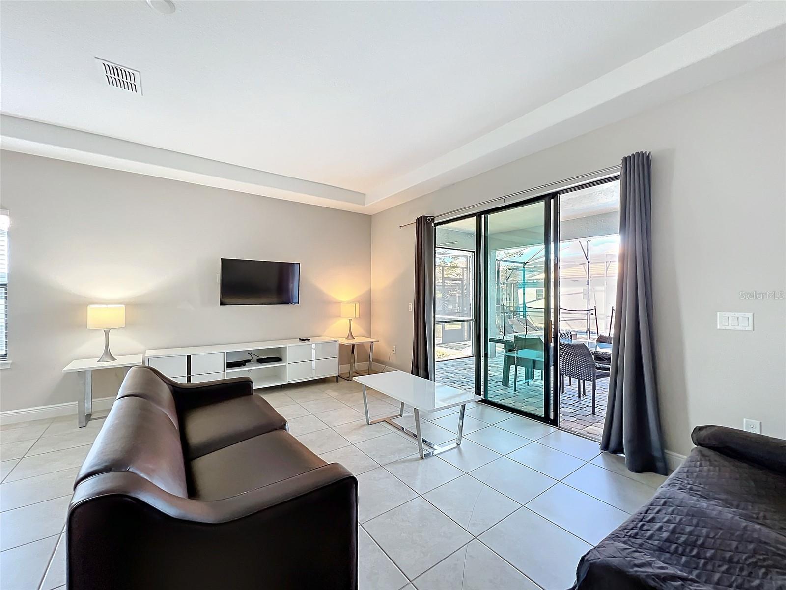 Image 3 of 33 For 185 Brookes Place