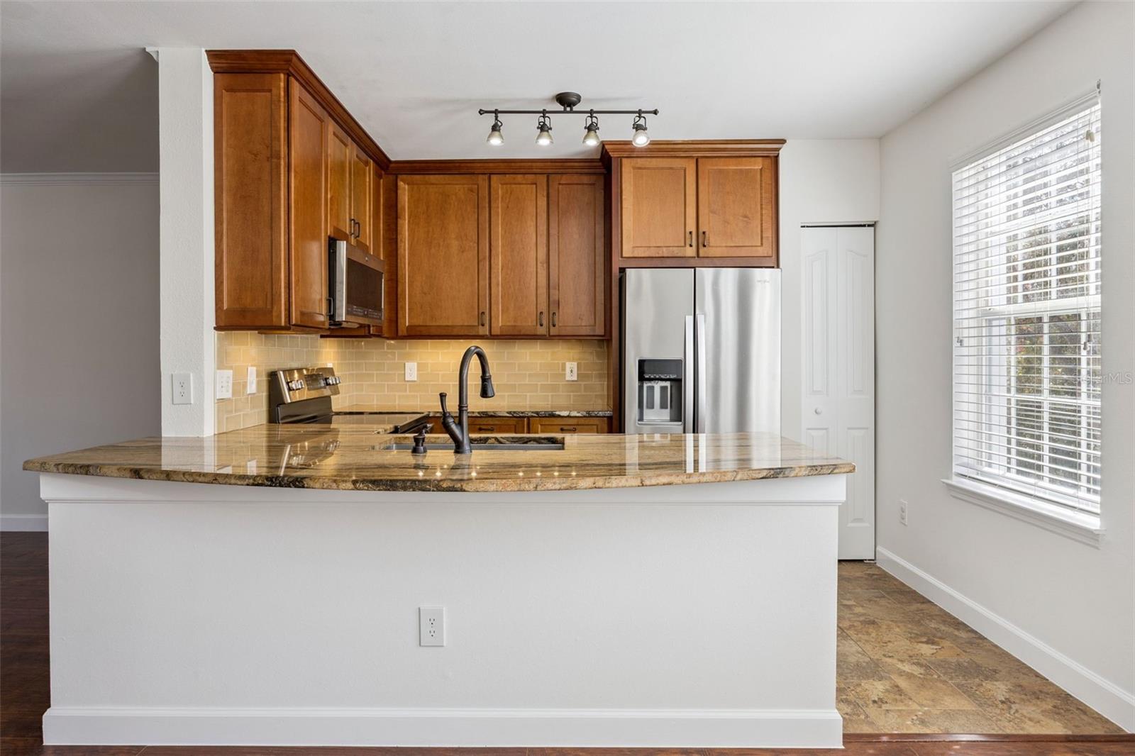 Image 16 of 51 For 1012 Waterside Drive