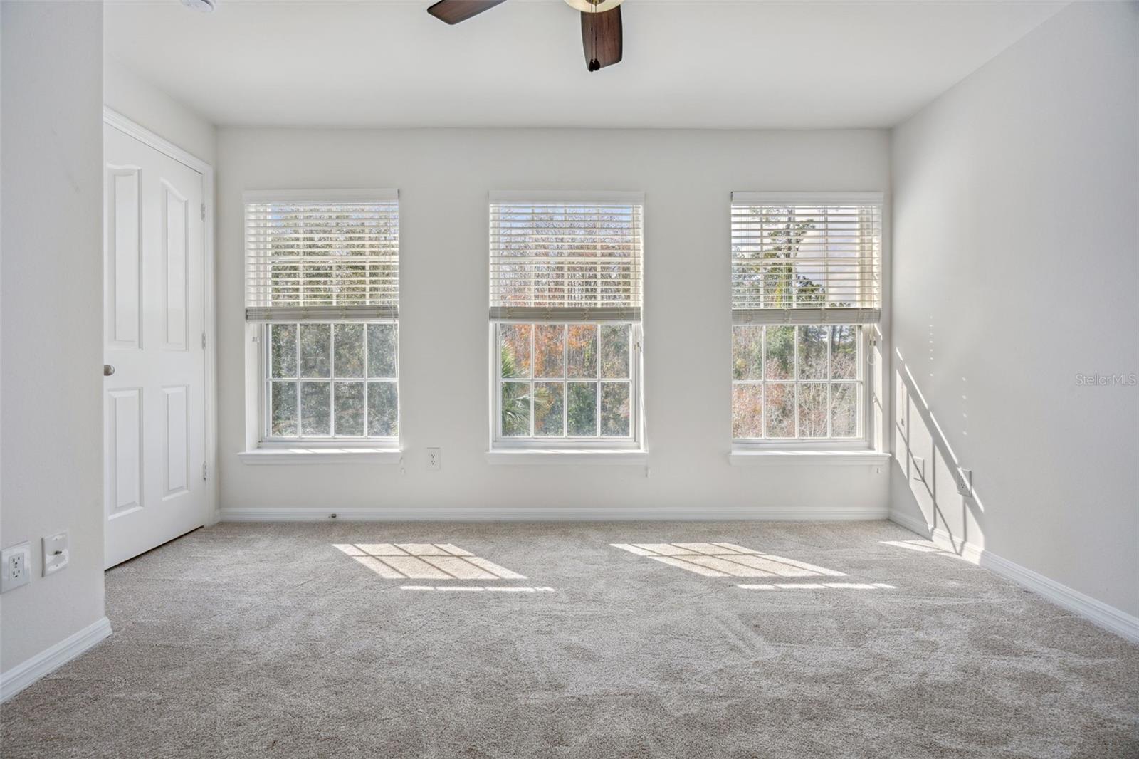 Image 31 of 51 For 1012 Waterside Drive