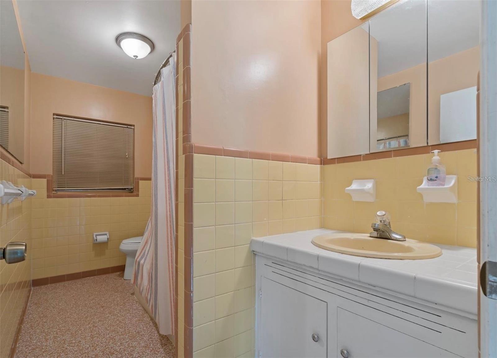 Image 12 of 33 For 2285 Avenue C Sw