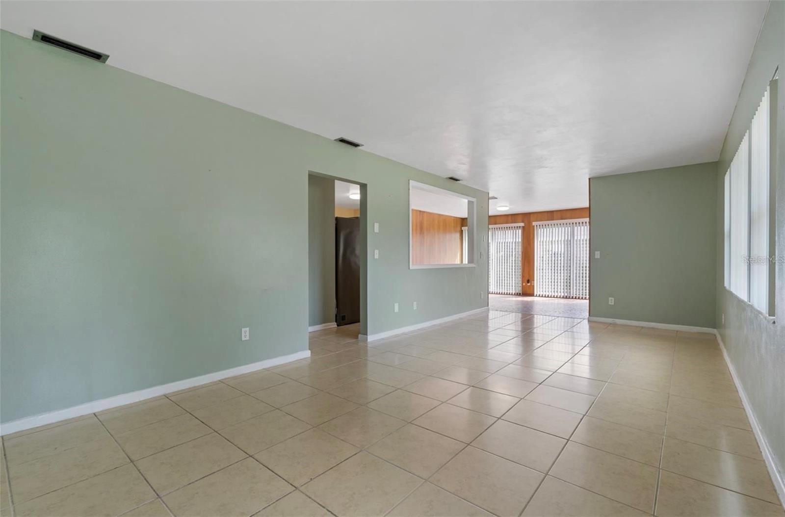 Image 3 of 33 For 2285 Avenue C Sw