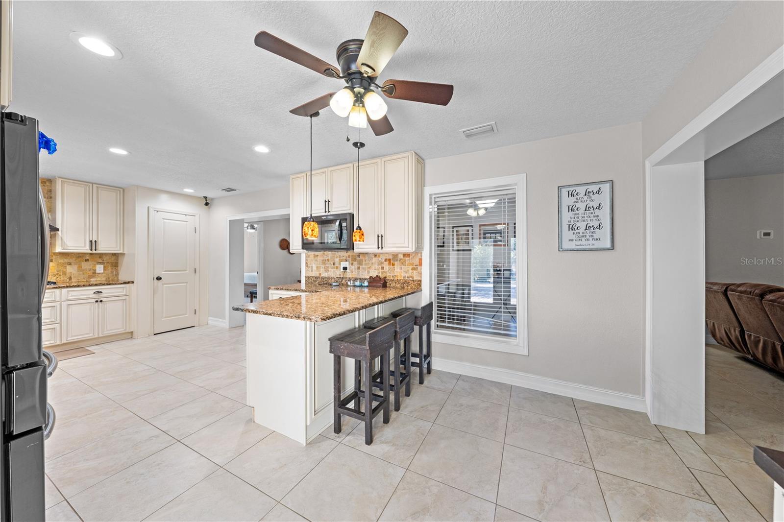 Image 10 of 73 For 3575 Kaiser Avenue