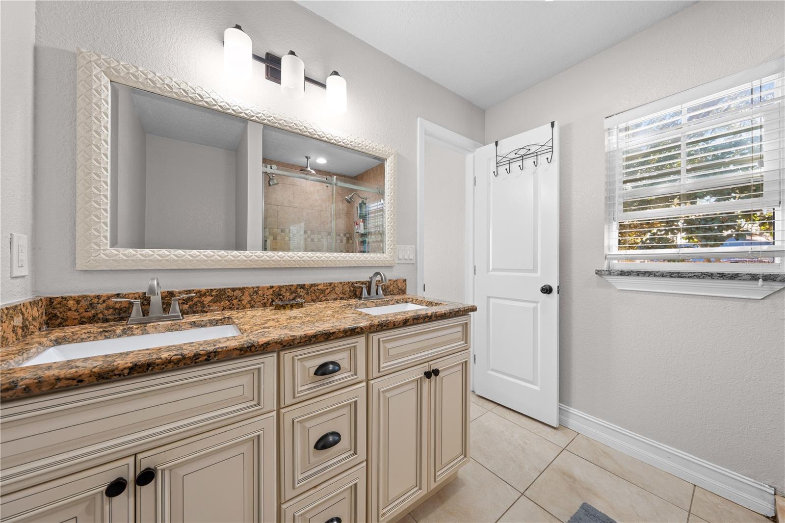 Image 33 of 73 For 3575 Kaiser Avenue