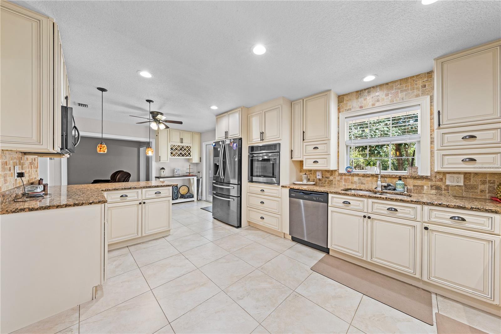 Image 6 of 73 For 3575 Kaiser Avenue