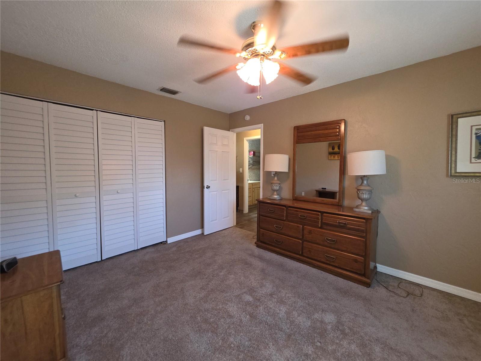 Image 19 of 41 For 400 Oakridge Boulevard 60