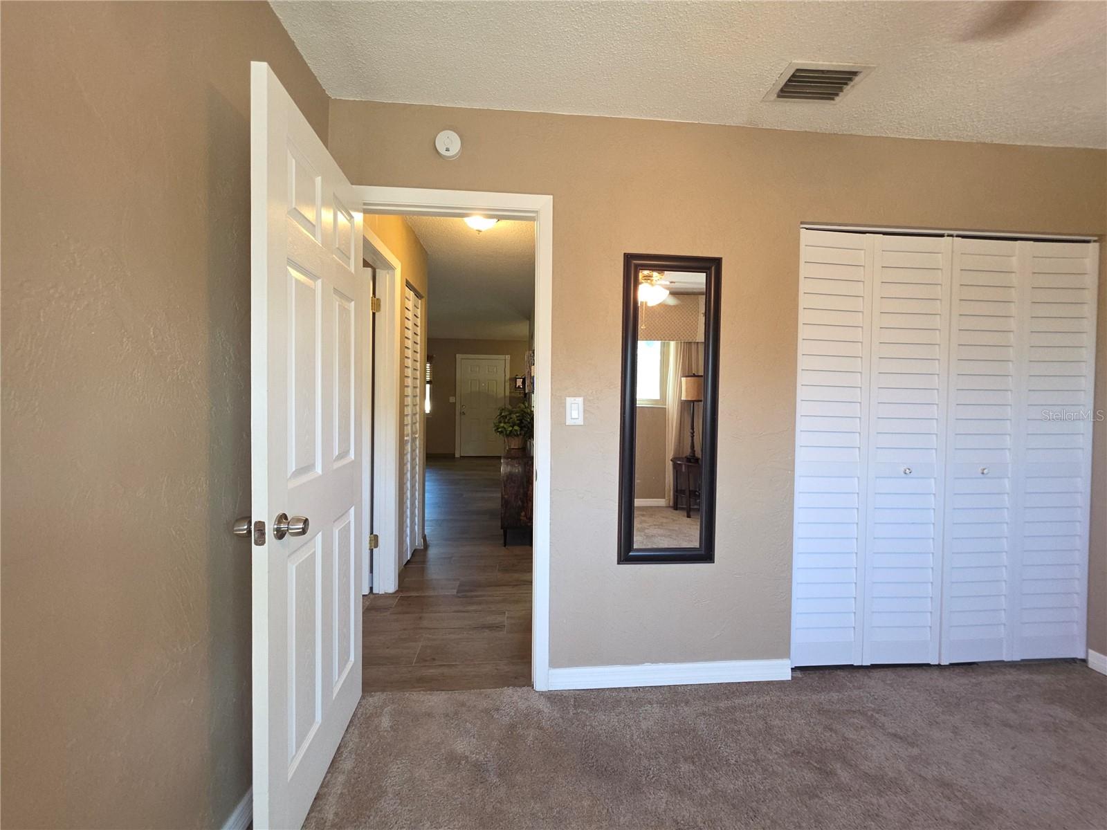 Image 24 of 41 For 400 Oakridge Boulevard 60