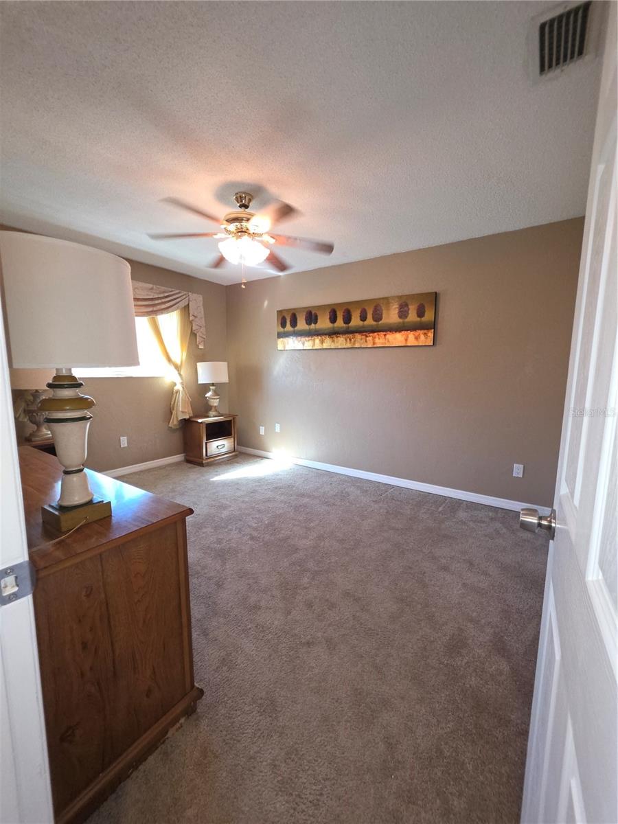 Image 26 of 41 For 400 Oakridge Boulevard 60