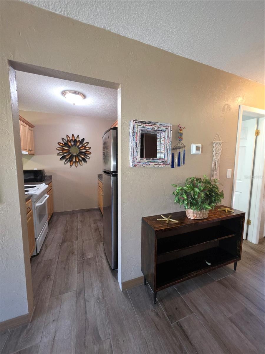 Image 28 of 41 For 400 Oakridge Boulevard 60