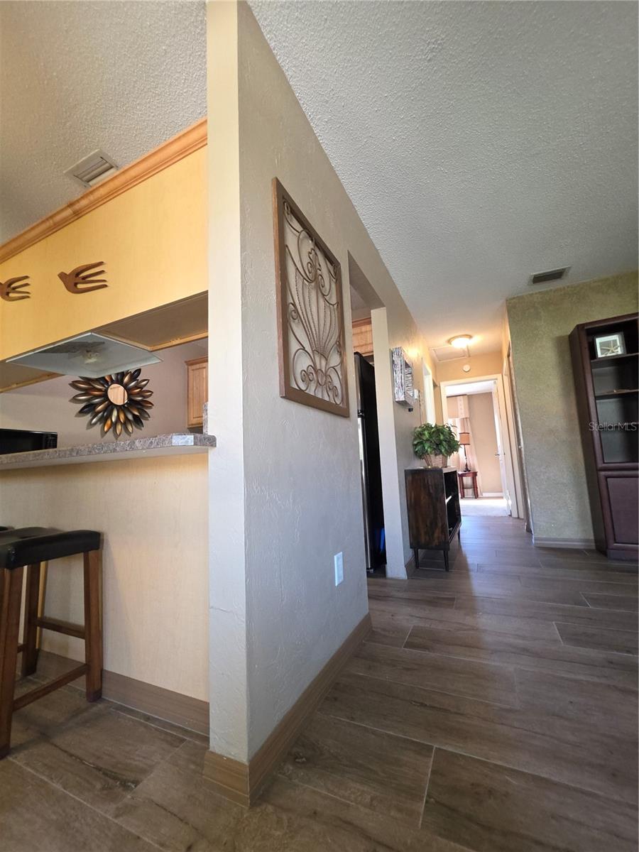 Image 32 of 41 For 400 Oakridge Boulevard 60