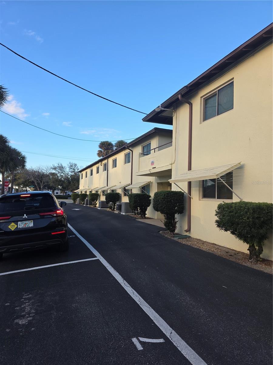 Image 36 of 41 For 400 Oakridge Boulevard 60