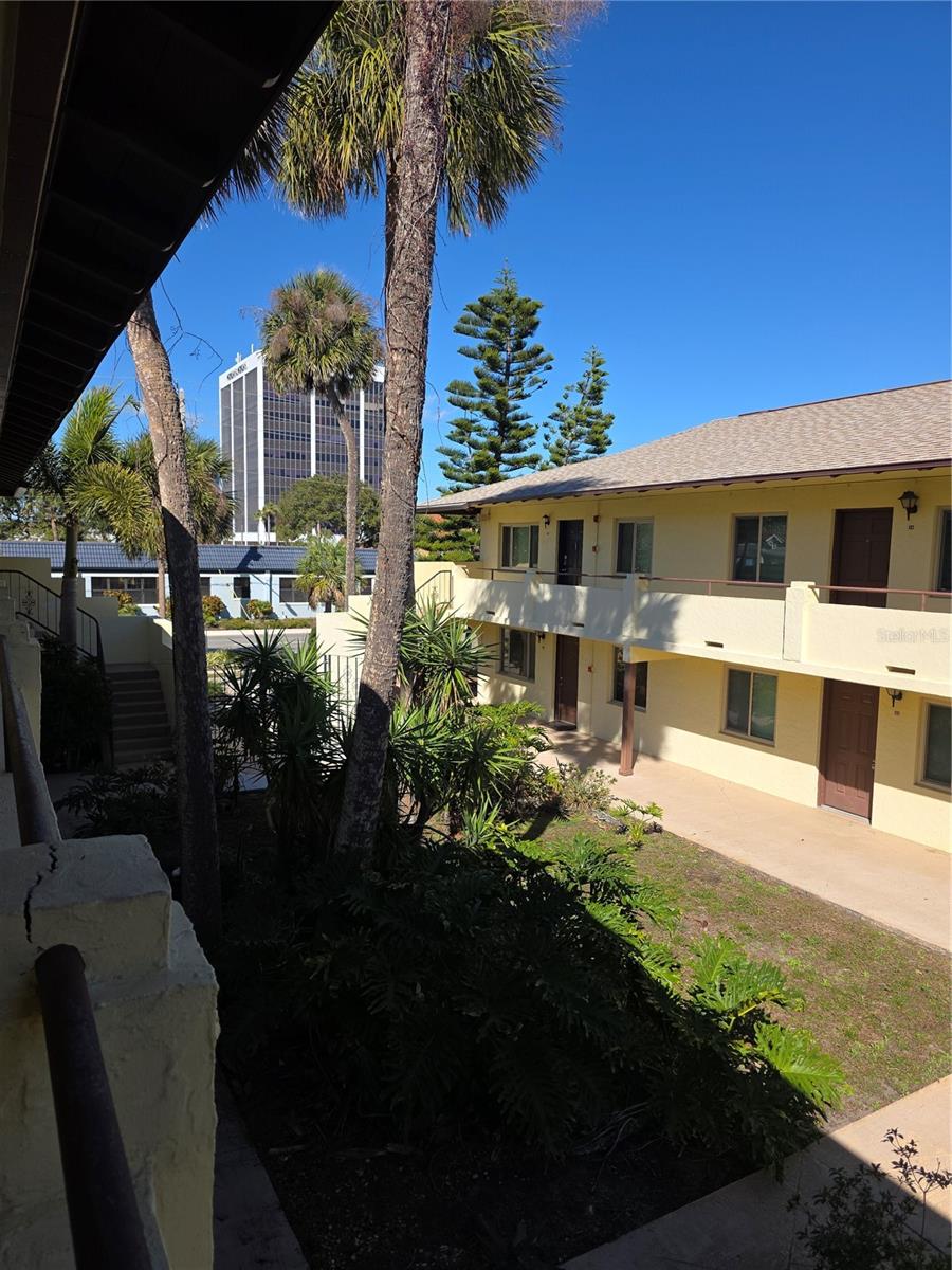 Image 4 of 41 For 400 Oakridge Boulevard 60