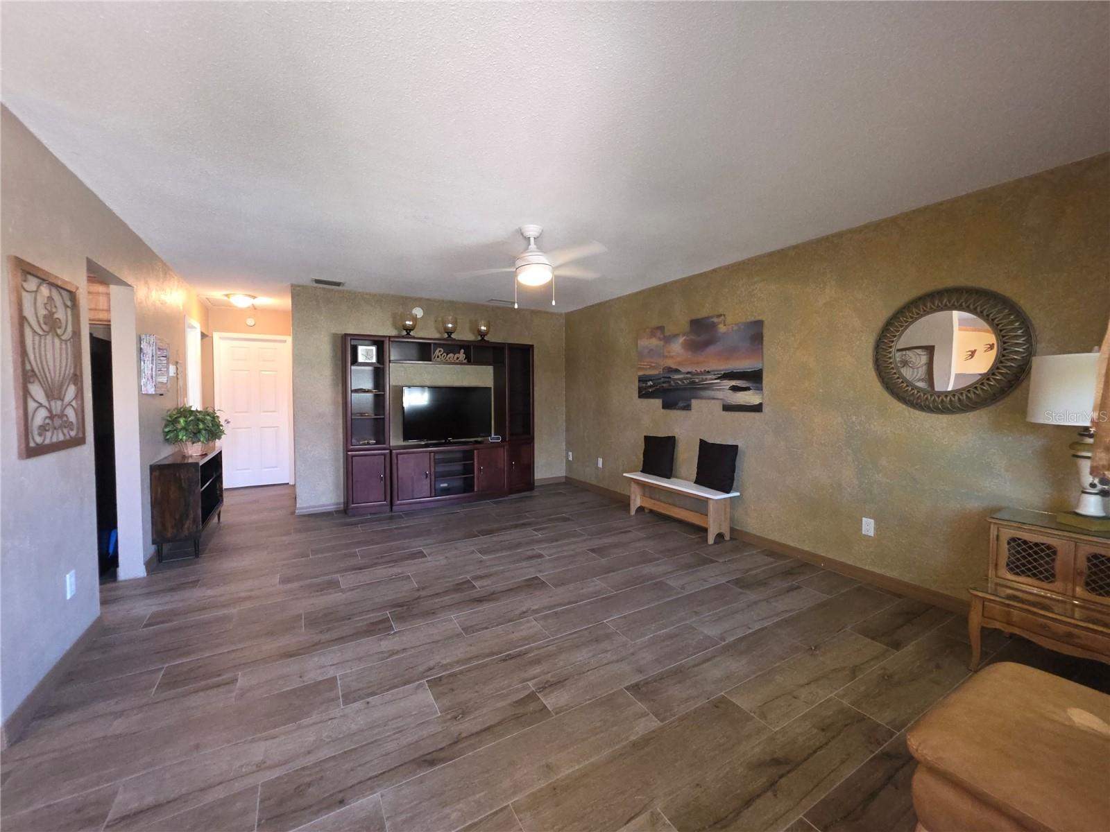 Image 6 of 41 For 400 Oakridge Boulevard 60