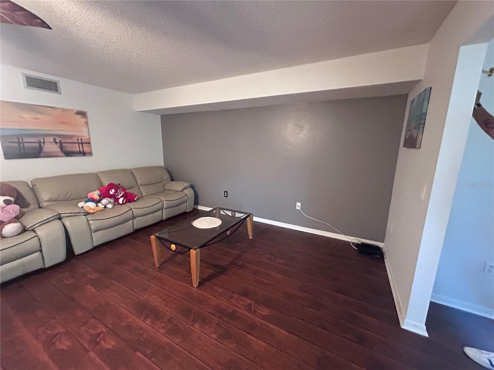 Image 3 of 22 For 150 El Dorado 208