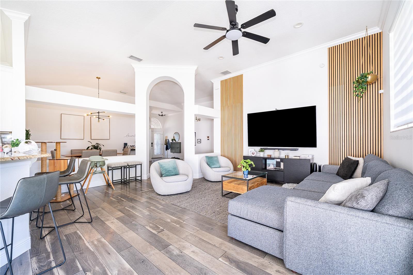 Image 11 of 34 For 814 Windergrove Court