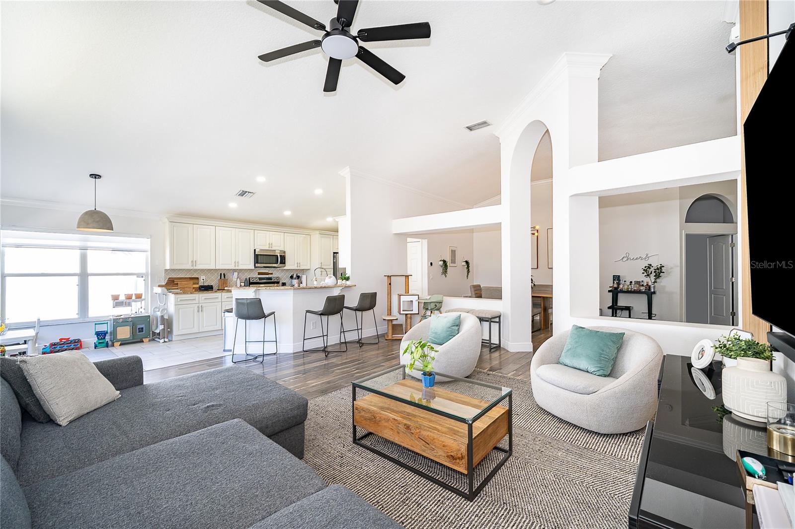 Image 12 of 34 For 814 Windergrove Court