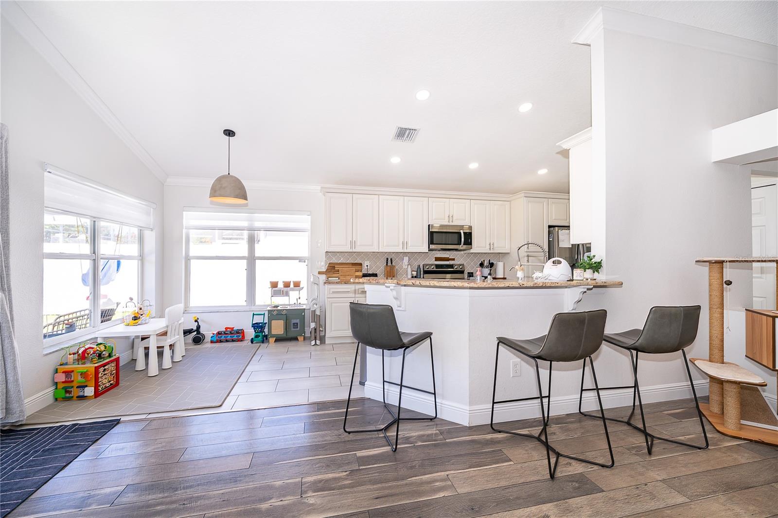 Image 13 of 34 For 814 Windergrove Court