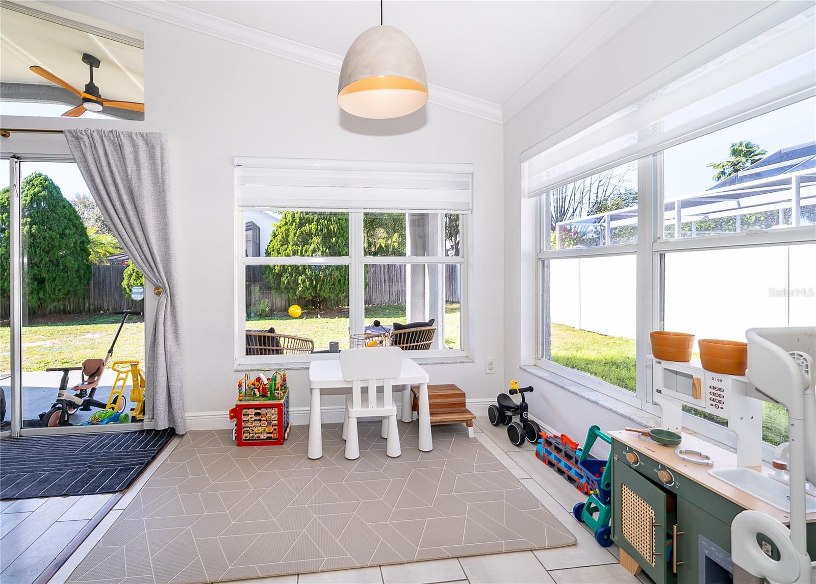 Image 16 of 34 For 814 Windergrove Court