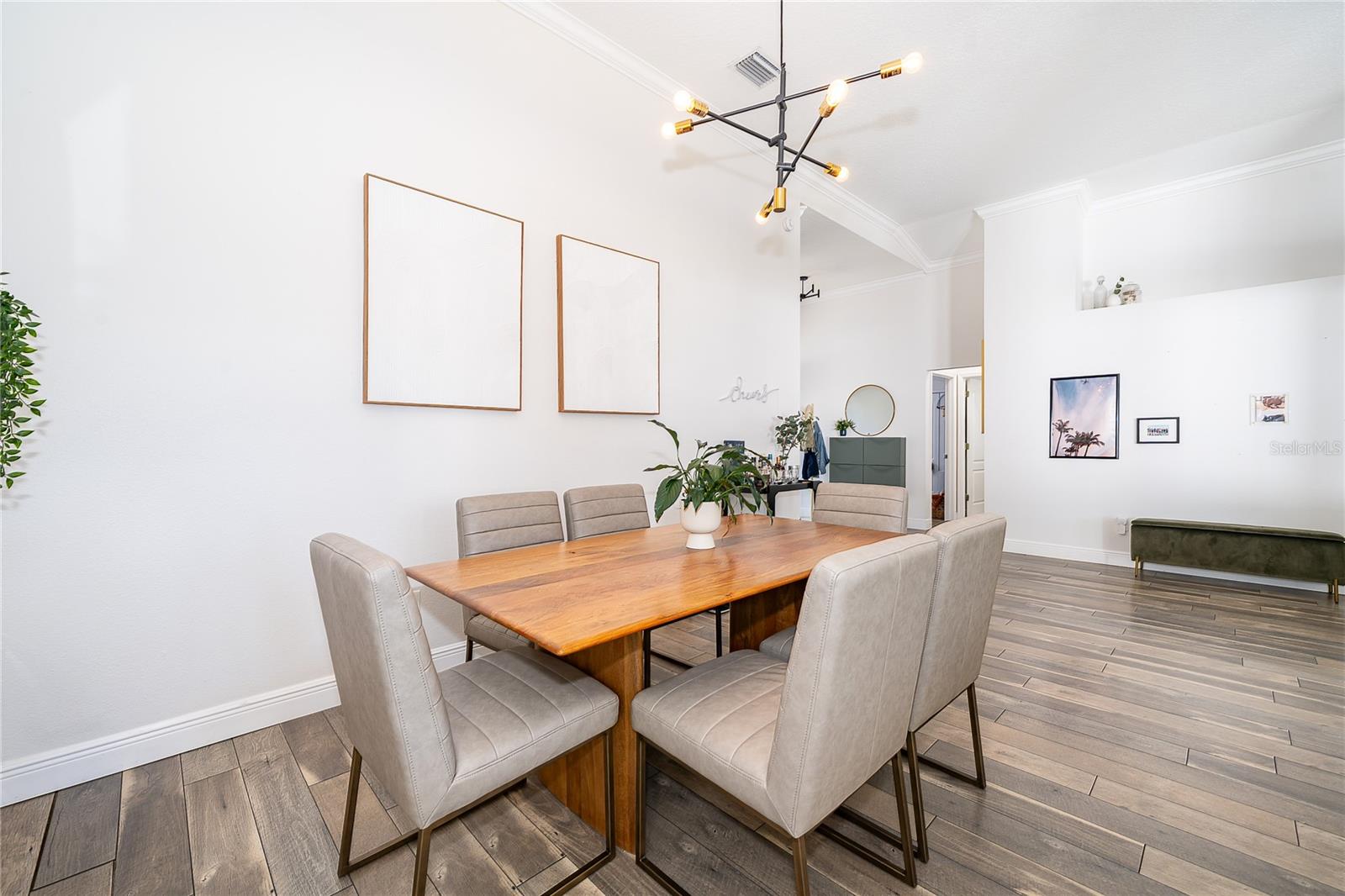 Image 7 of 34 For 814 Windergrove Court