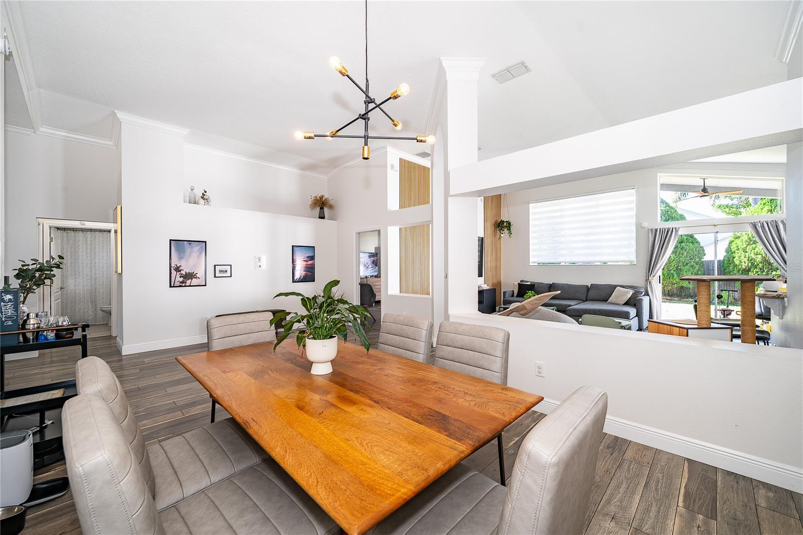 Image 8 of 34 For 814 Windergrove Court