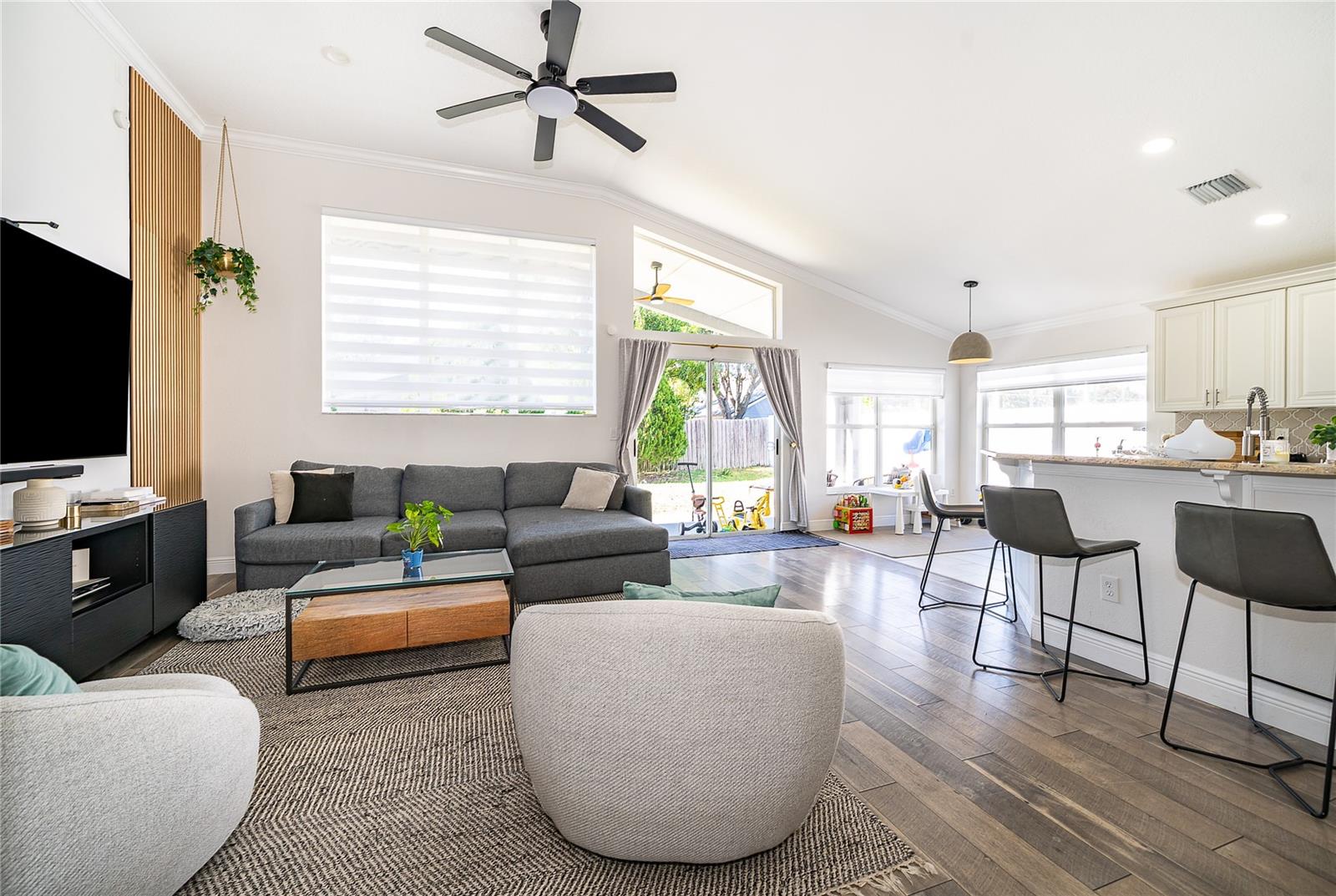 Image 9 of 34 For 814 Windergrove Court