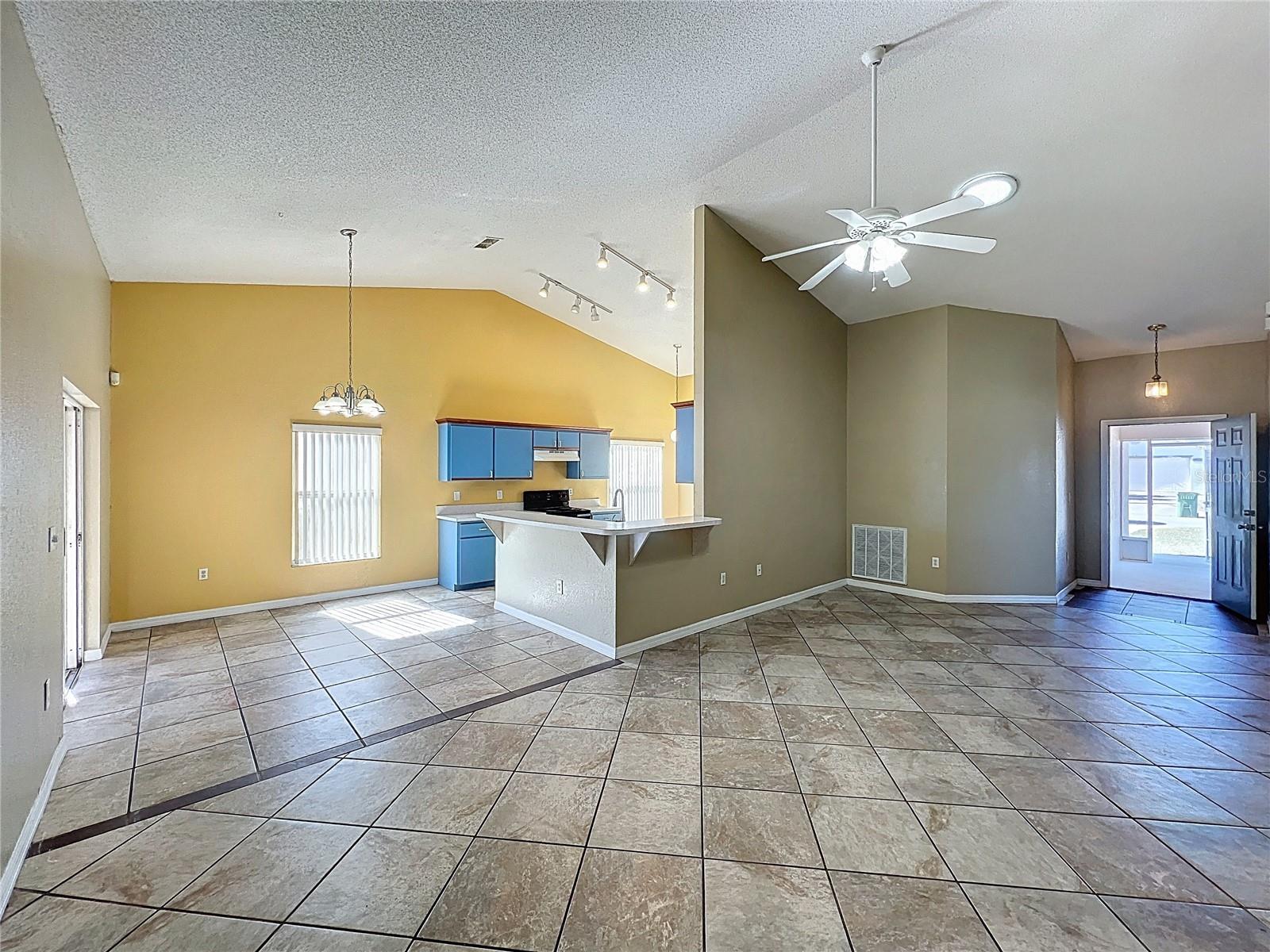 Image 3 of 24 For 3034 Sabal Bend Drive Ne