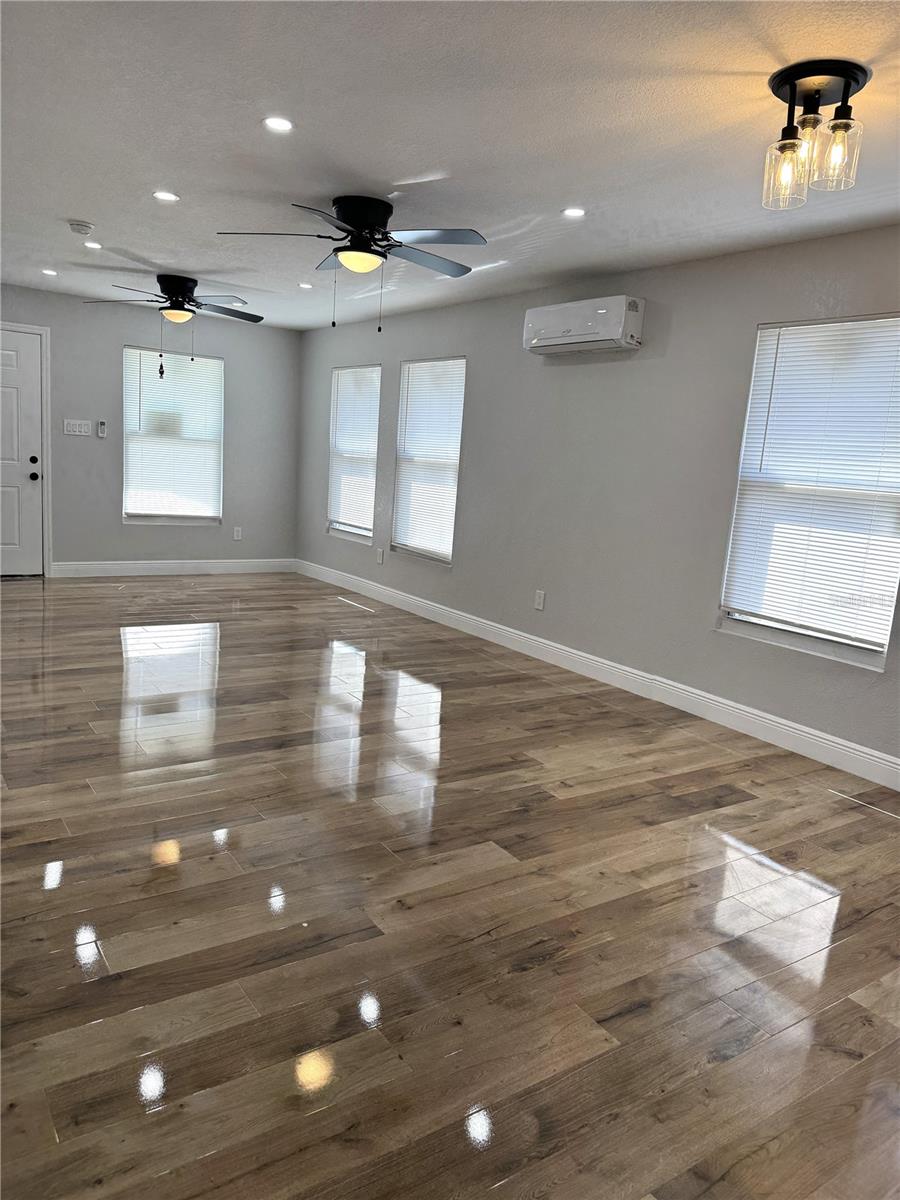 Image 3 of 15 For 319 Avenue P Ne