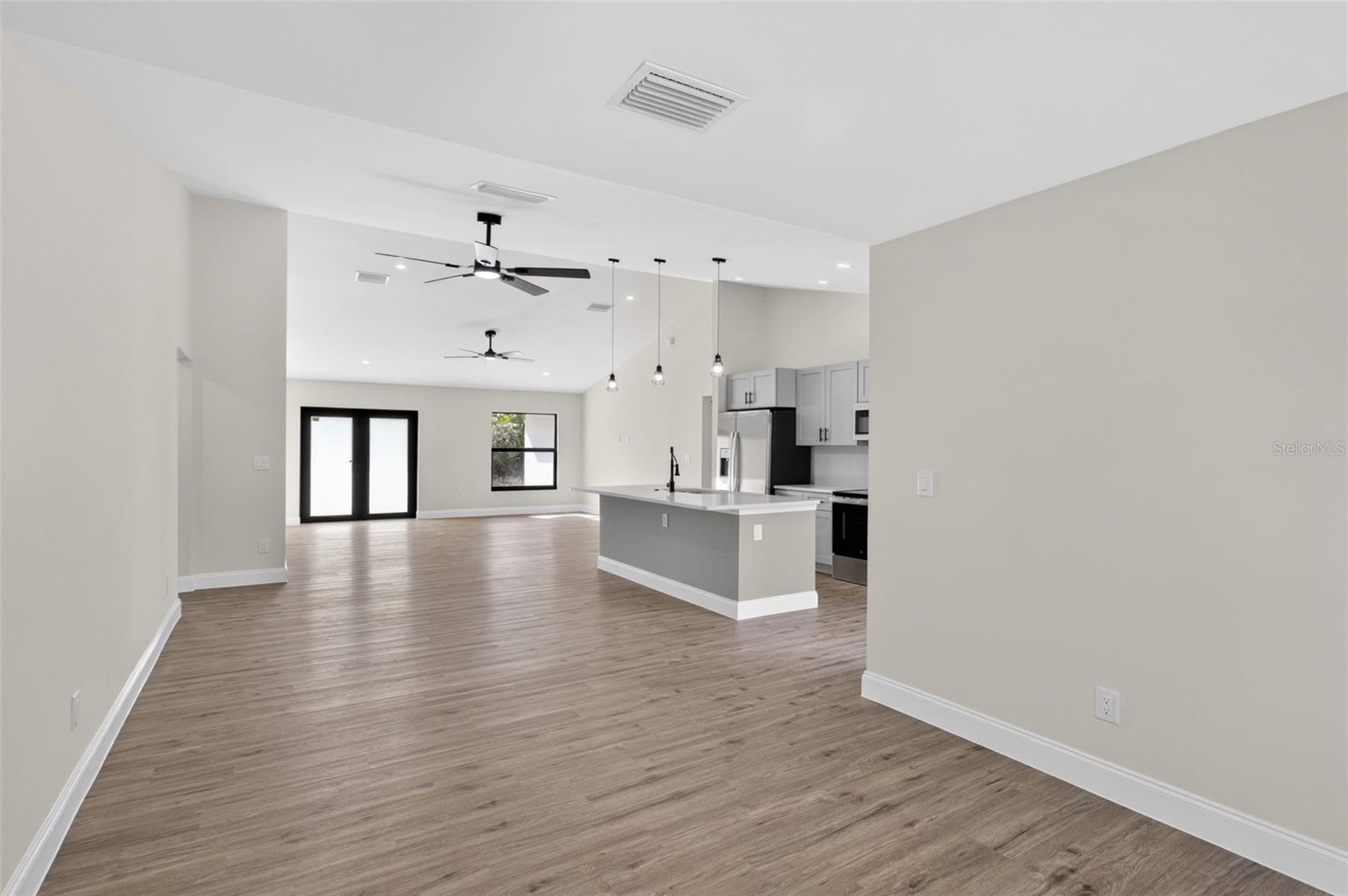 Image 12 of 39 For 20412 Elrose Avenue