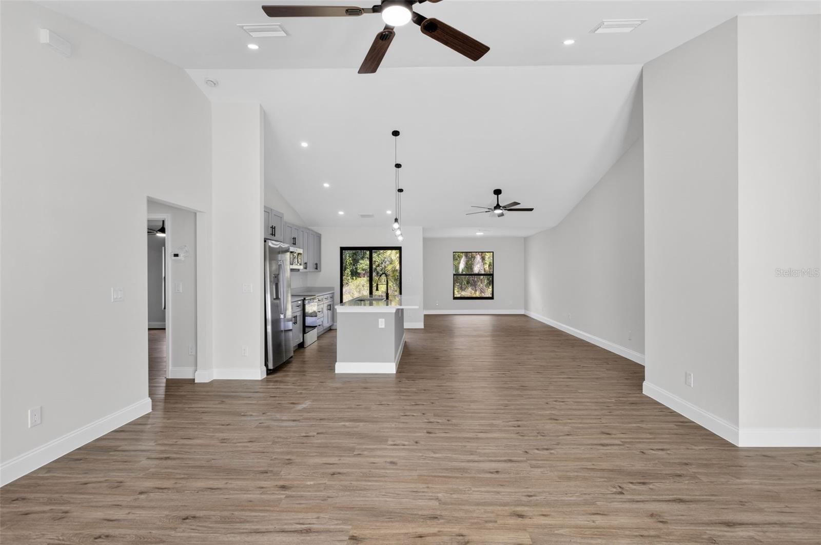 Image 13 of 39 For 20412 Elrose Avenue