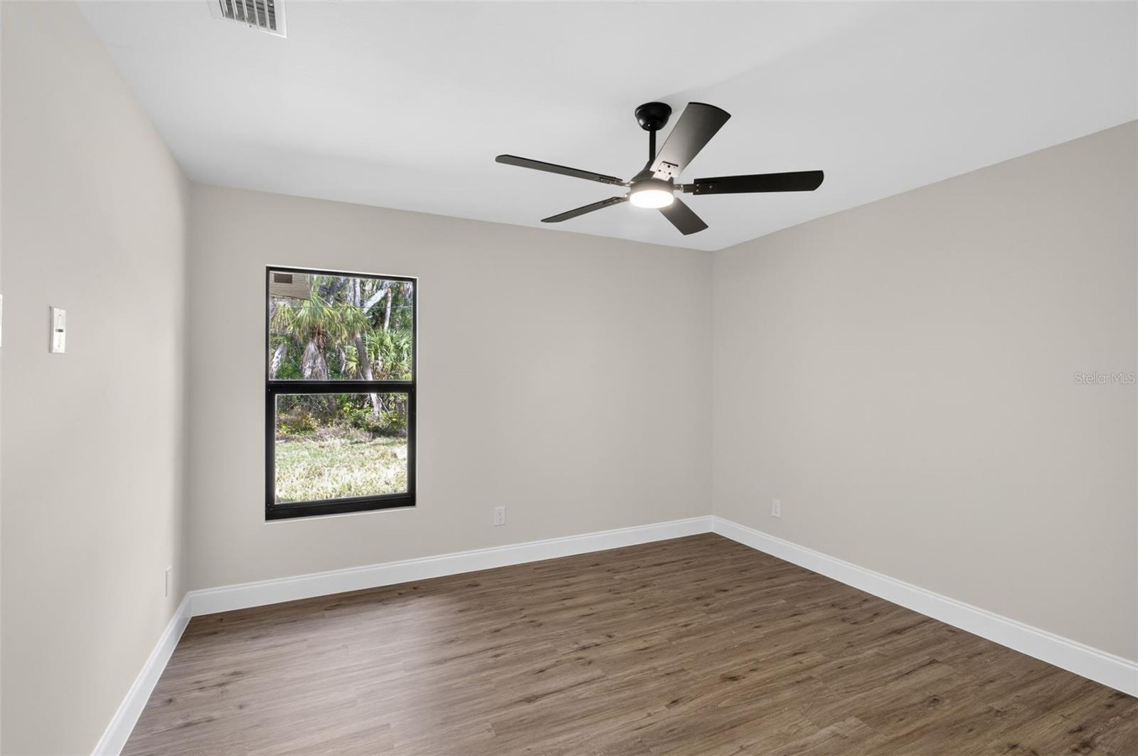 Image 14 of 39 For 20412 Elrose Avenue