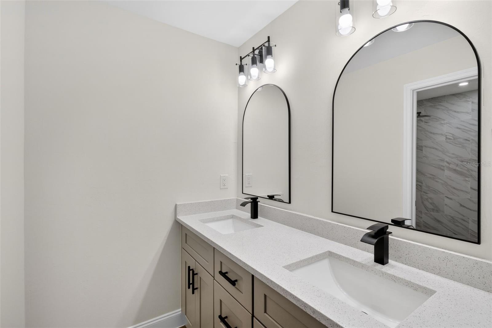 Image 17 of 39 For 20412 Elrose Avenue