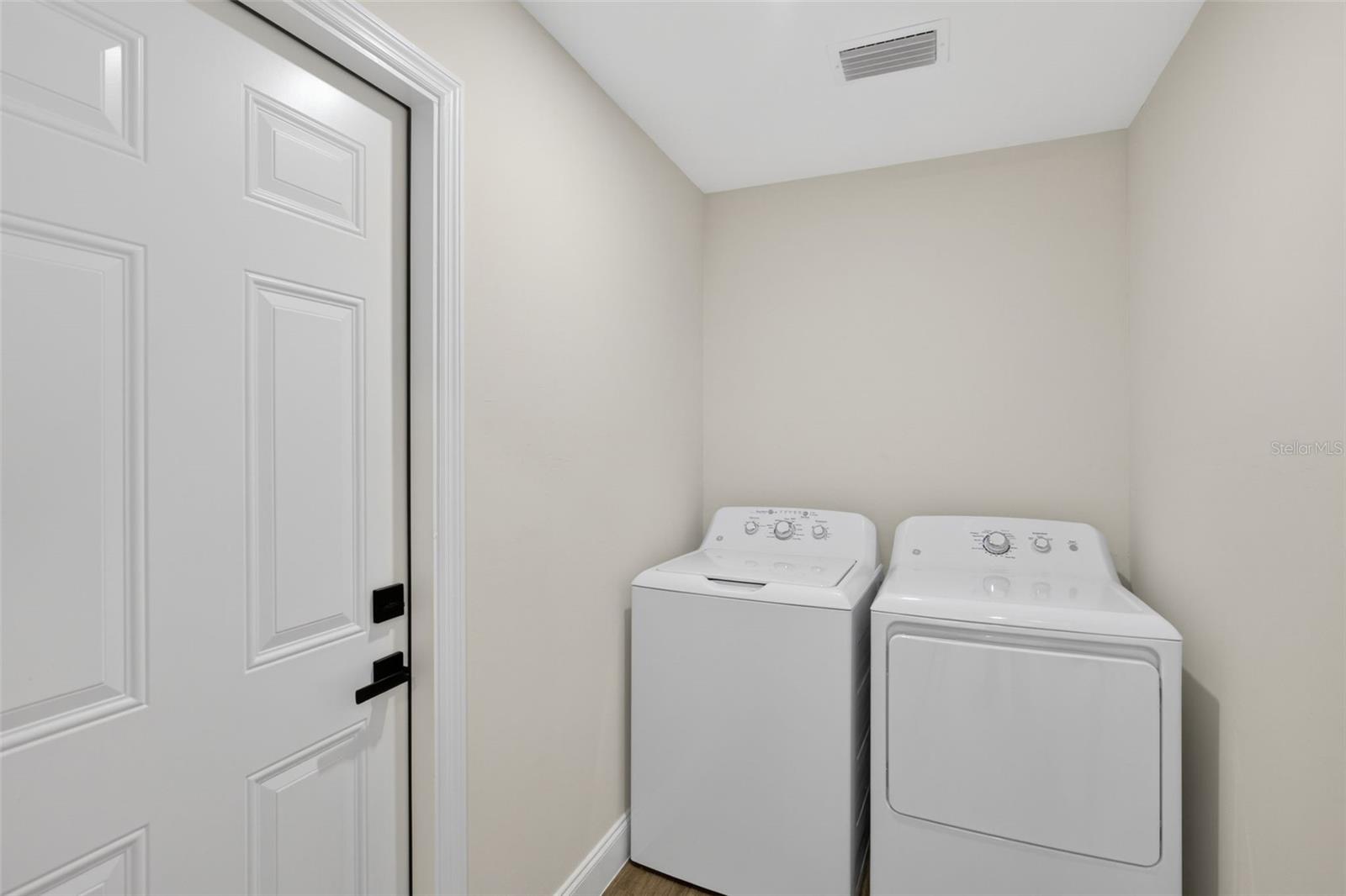 Image 26 of 39 For 20412 Elrose Avenue