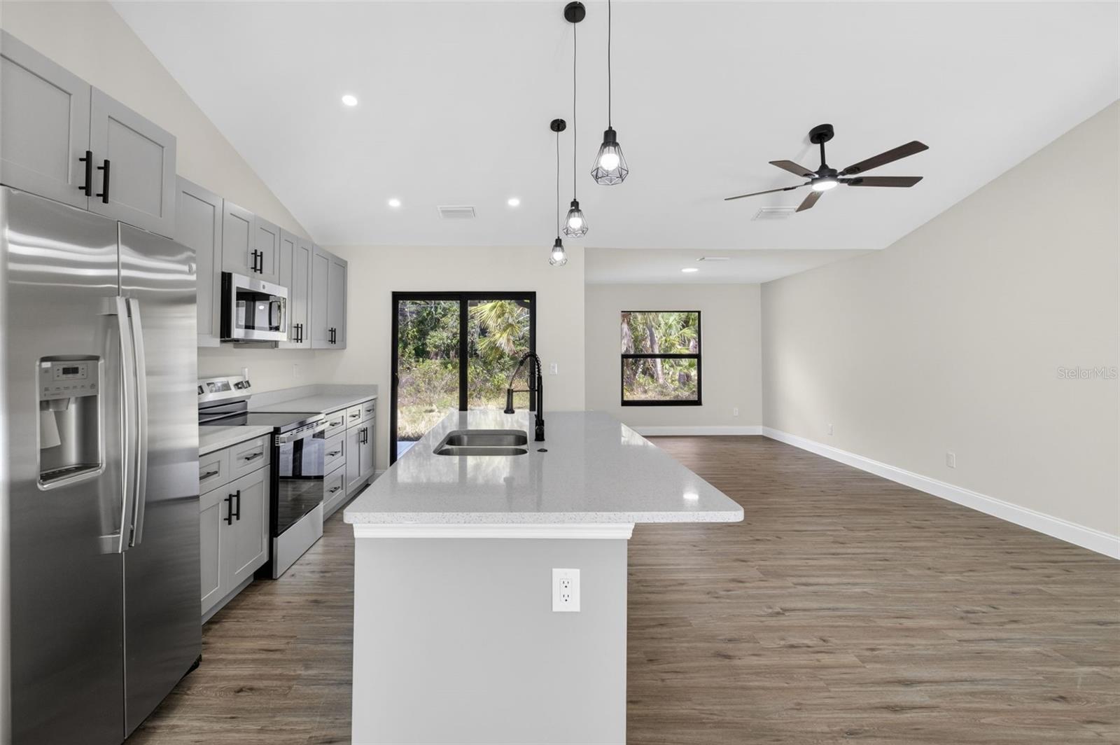 Image 6 of 39 For 20412 Elrose Avenue